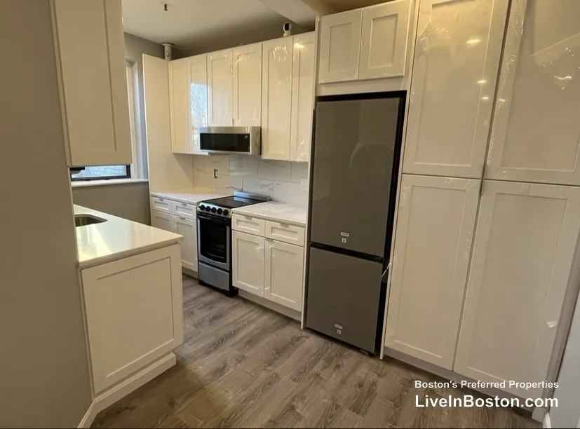 Studio bed, 1 bath apartment for rent at 11 Park Dr Unit 32, Fenway — photo 8 of 12