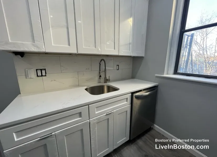 Studio bed, 1 bath apartment for rent at 11 Park Dr Unit 32, Fenway — photo 6 of 12