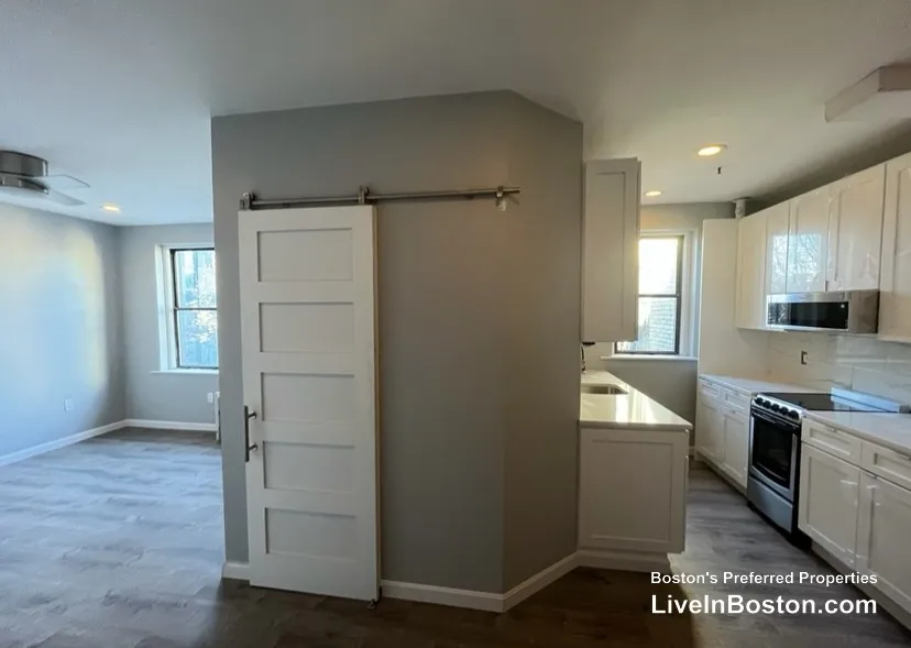 Studio bed, 1 bath apartment for rent at 11 Park Dr Unit 32, Fenway — photo 3 of 12