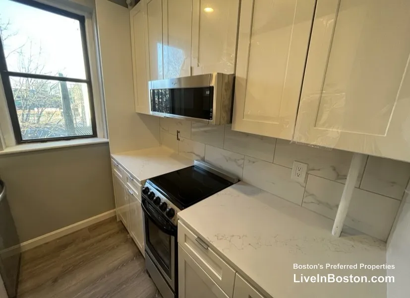 Studio bed, 1 bath apartment for rent at 11 Park Dr Unit 32, Fenway — photo 7 of 12