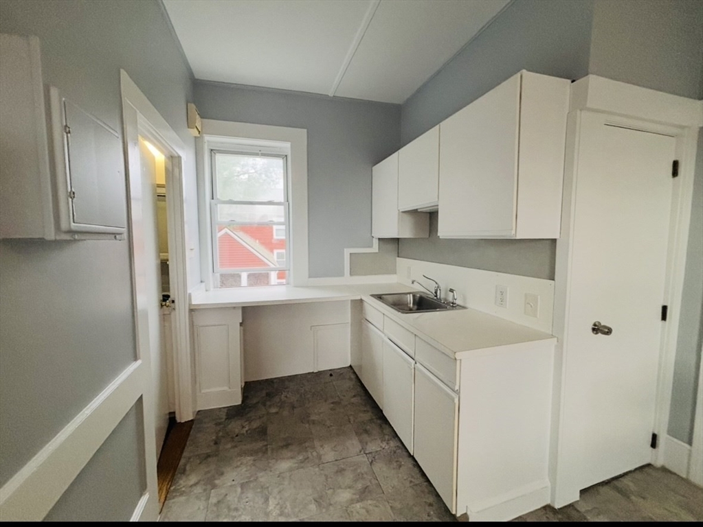 1 bed, 1 bath apartment for rent at 11 Park St Unit 4, Peabody — photo 3 of 7