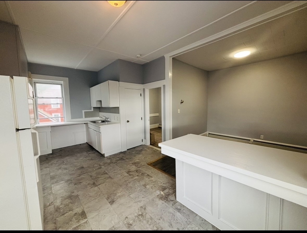 1 bed, 1 bath apartment for rent at 11 Park St Unit 4, Peabody — photo 2 of 7