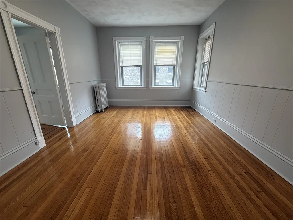 5 bed, 2 bath apartment for rent at 11 Park St Unit 6, Coolidge Corner — photo 2 of 21