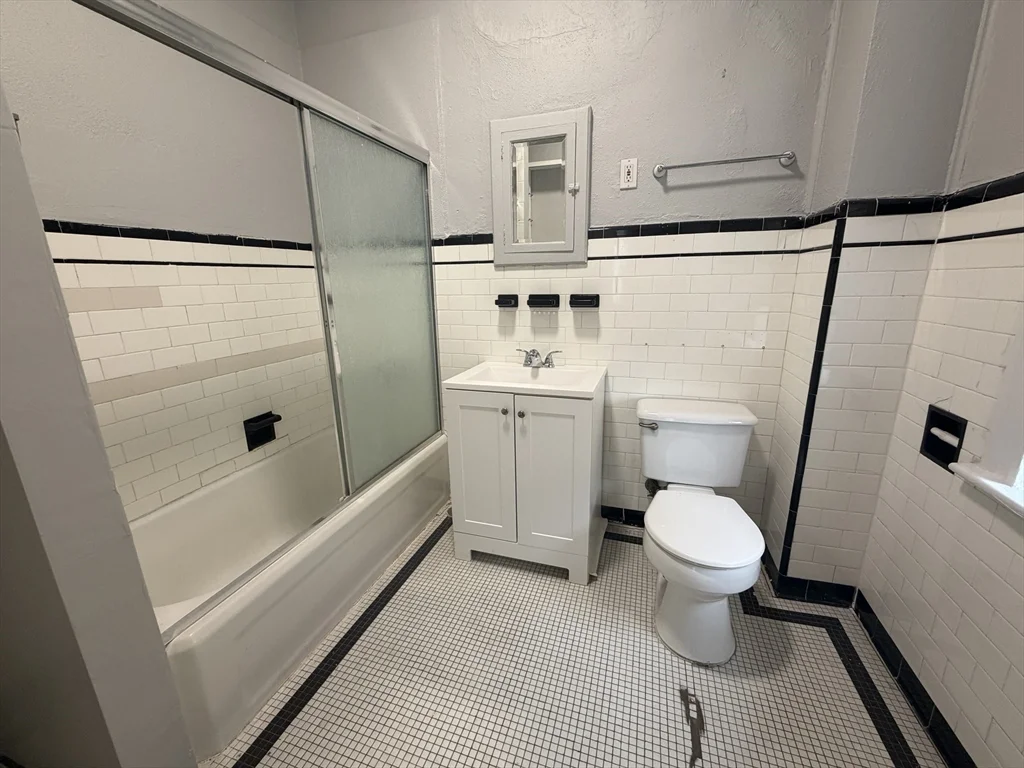 5 bed, 2 bath apartment for rent at 11 Park St Unit 6, Coolidge Corner — photo 19 of 21