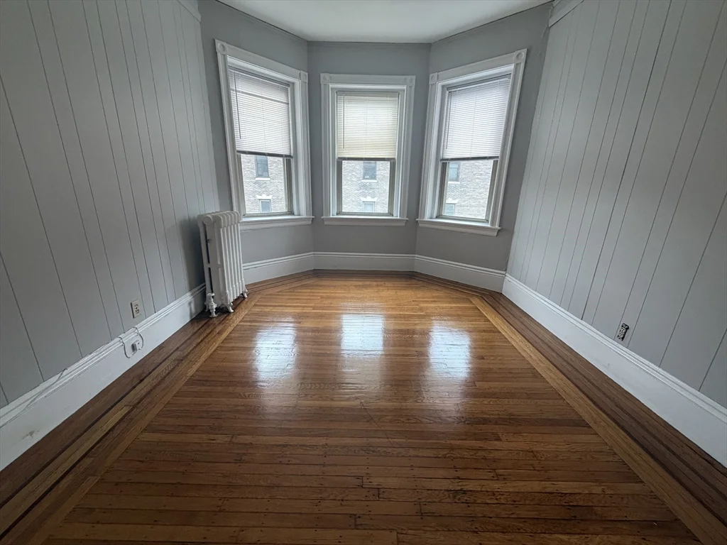5 bed, 2 bath apartment for rent at 11 Park St Unit 6, Coolidge Corner — photo 12 of 21