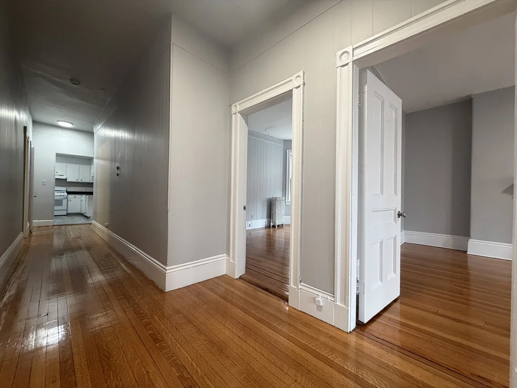 5 bed, 2 bath apartment for rent at 11 Park St Unit 6, Coolidge Corner — photo 6 of 21