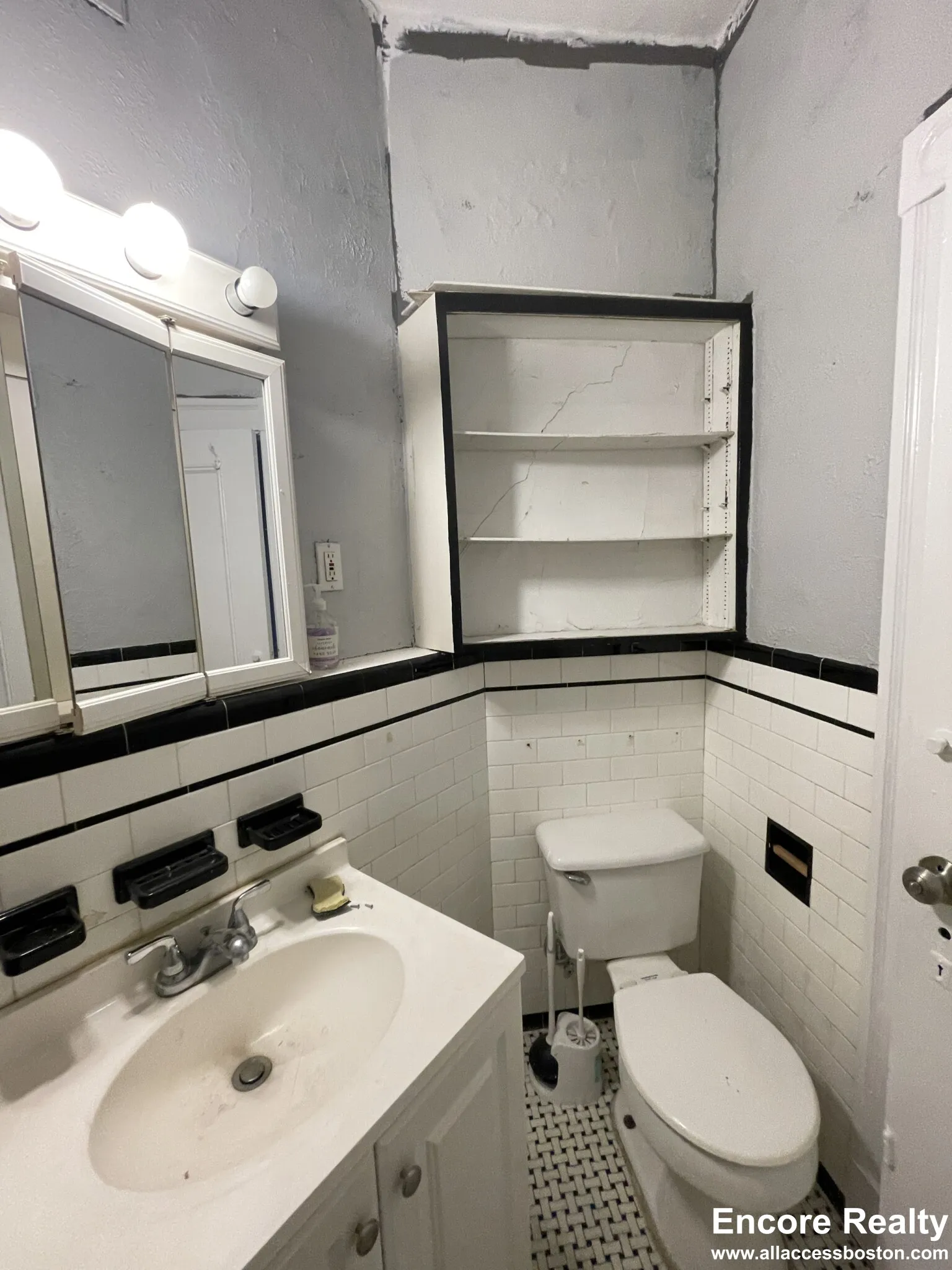 5 bed, 2 bath apartment for rent at 11 Park St Unit 6a, Coolidge Corner — photo 12 of 23
