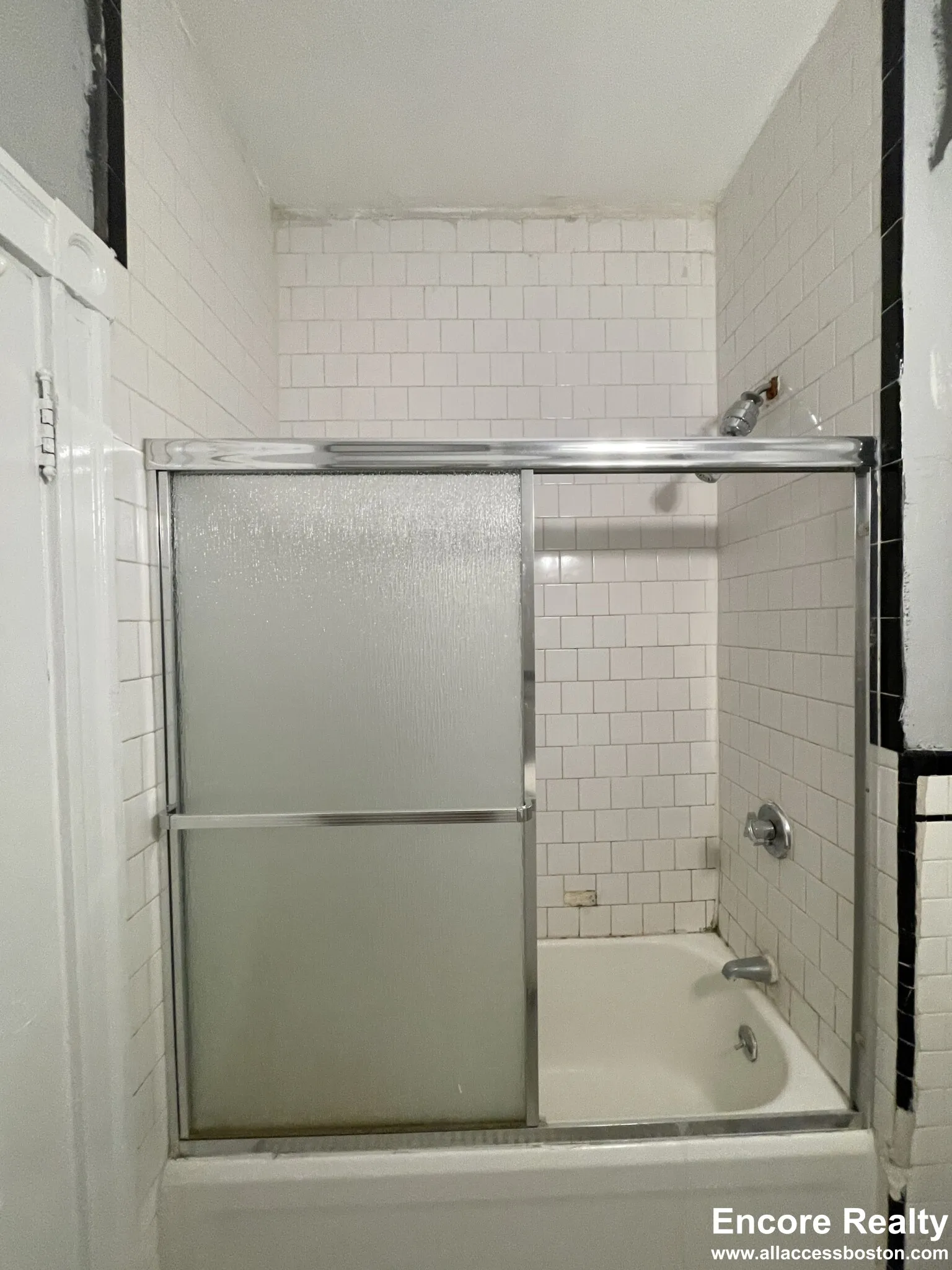 5 bed, 2 bath apartment for rent at 11 Park St Unit 6q, Coolidge Corner — photo 14 of 23