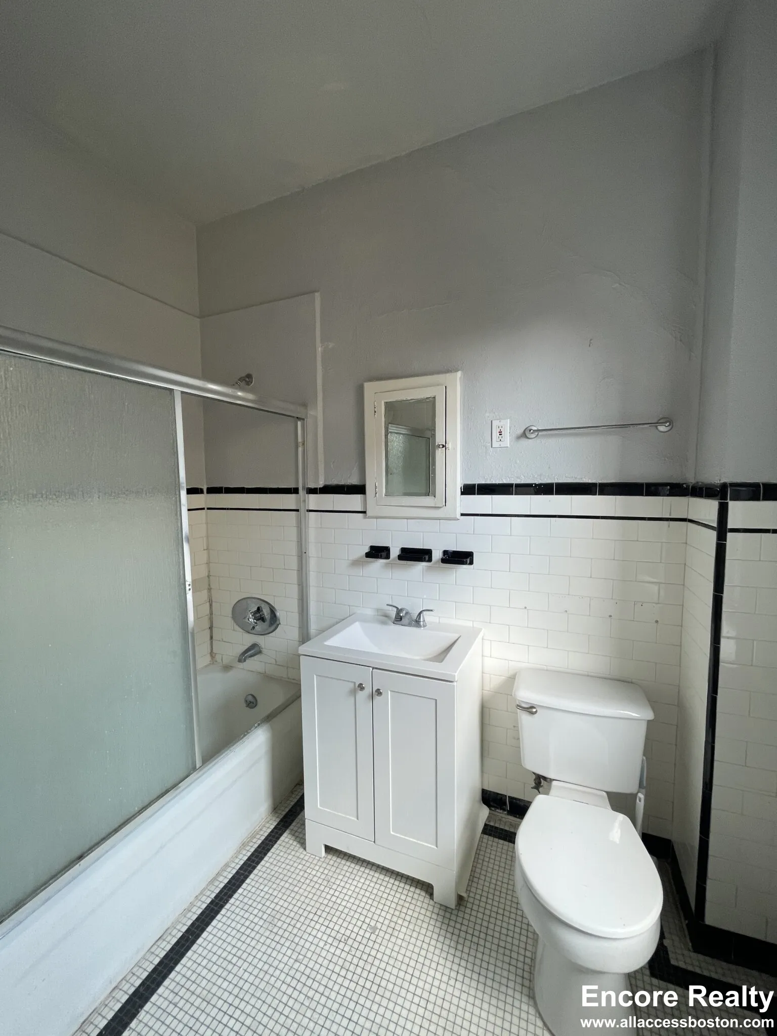 5 bed, 2 bath apartment for rent at 11 Park St Unit 8M, Coolidge Corner — photo 21 of 23