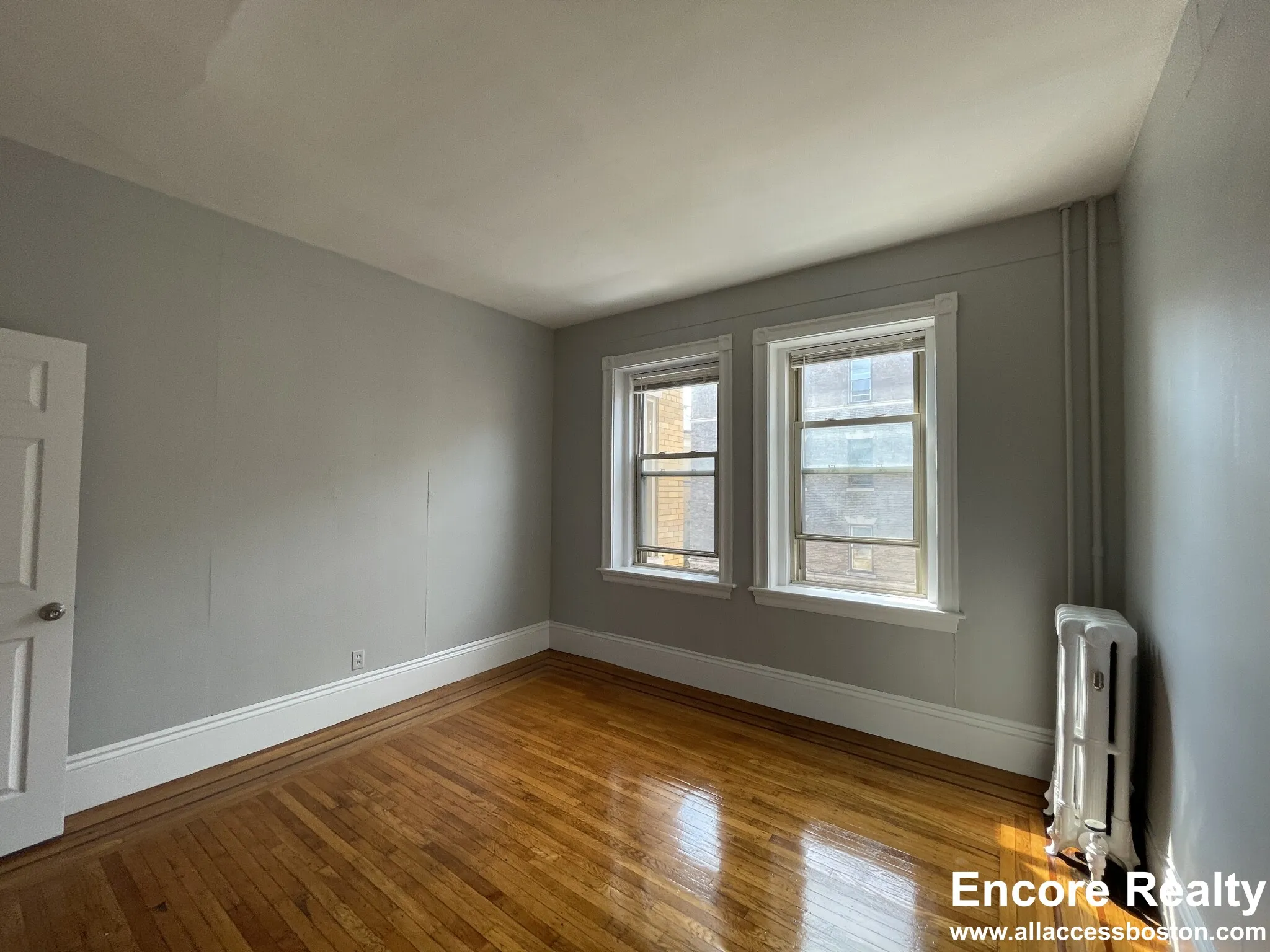 5 bed, 2 bath apartment for rent at 11 Park St Unit 8M, Coolidge Corner — photo 8 of 23