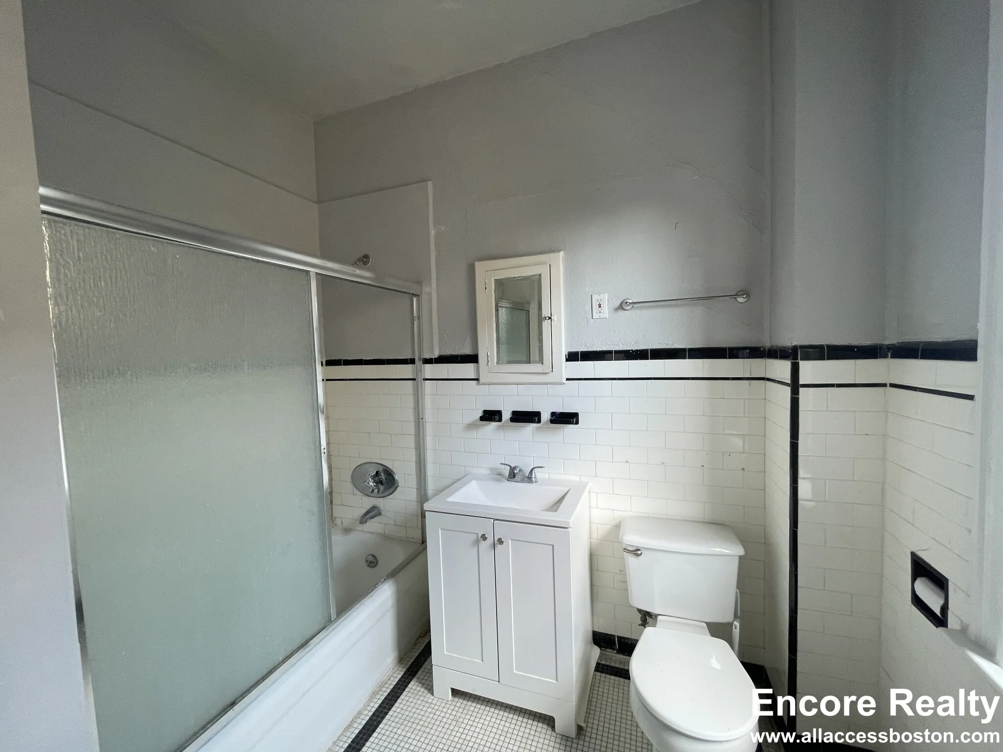 5 bed, 2 bath apartment for rent at 11 Park St Unit 8M, Coolidge Corner — photo 20 of 23