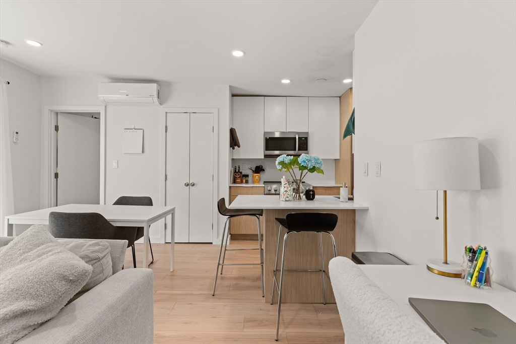 1 bed, 1 bath apartment for rent at 11 Parker Hill Ave Unit 11, Mission Hill — photo 2 of 6