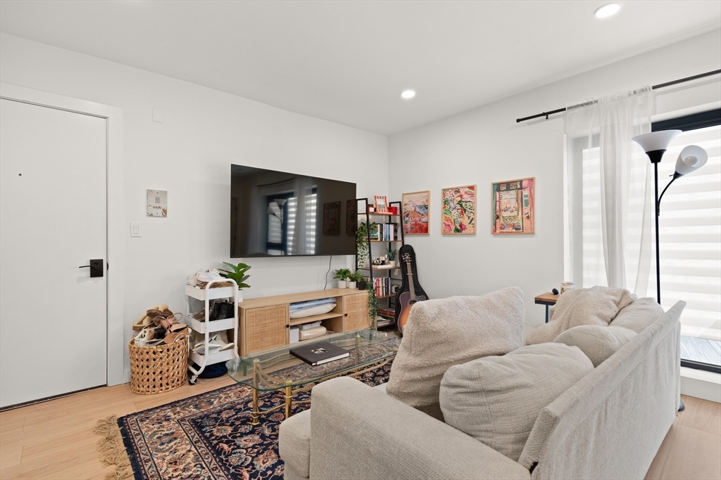 1 bed, 1 bath apartment for rent at 11 Parker Hill Ave Unit 11, Mission Hill — photo 3 of 6