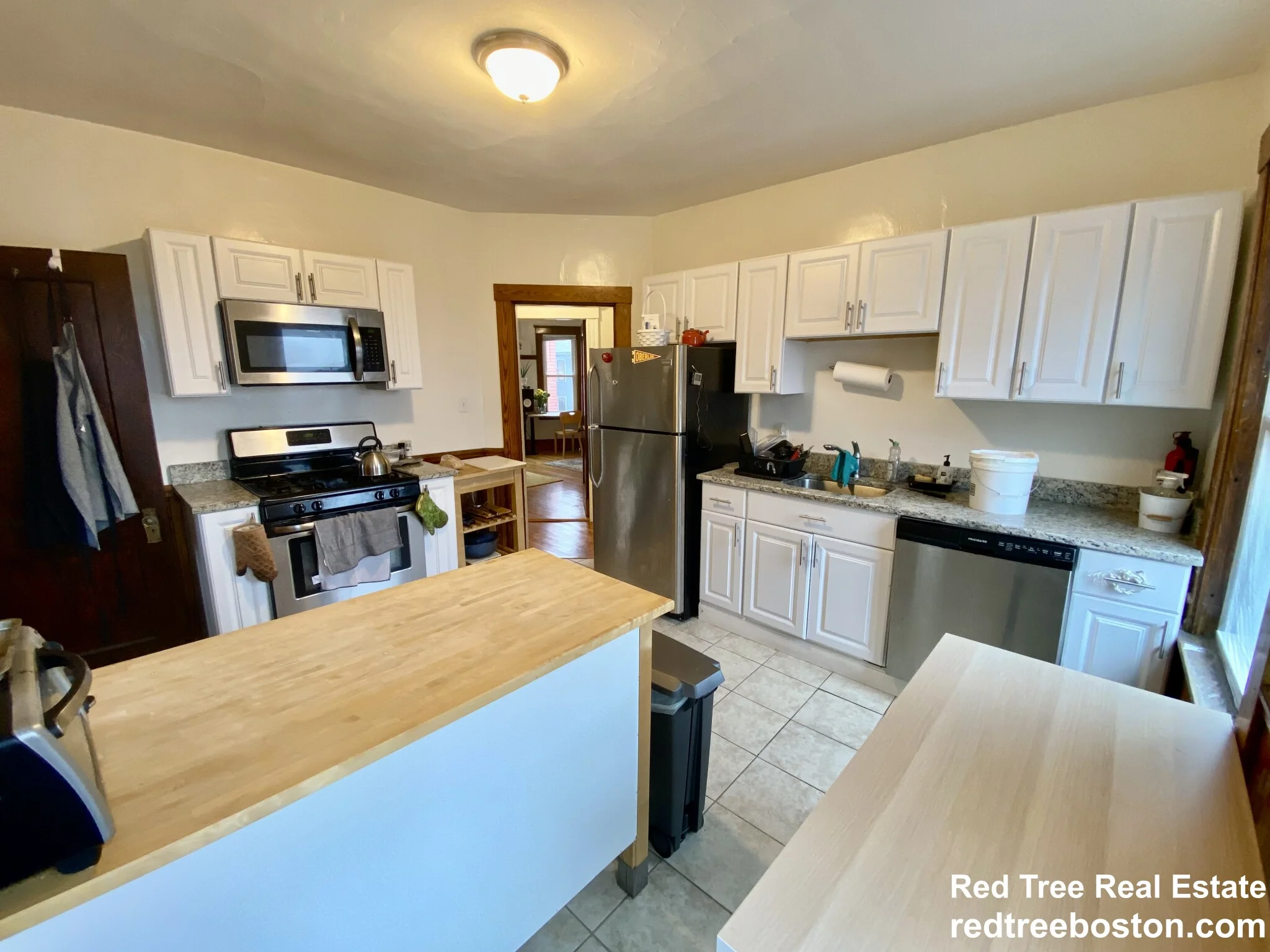 3 bed, 1 bath apartment for rent at 11 Parkton Rd Unit 3, Jamaica Hills — photo 3 of 16