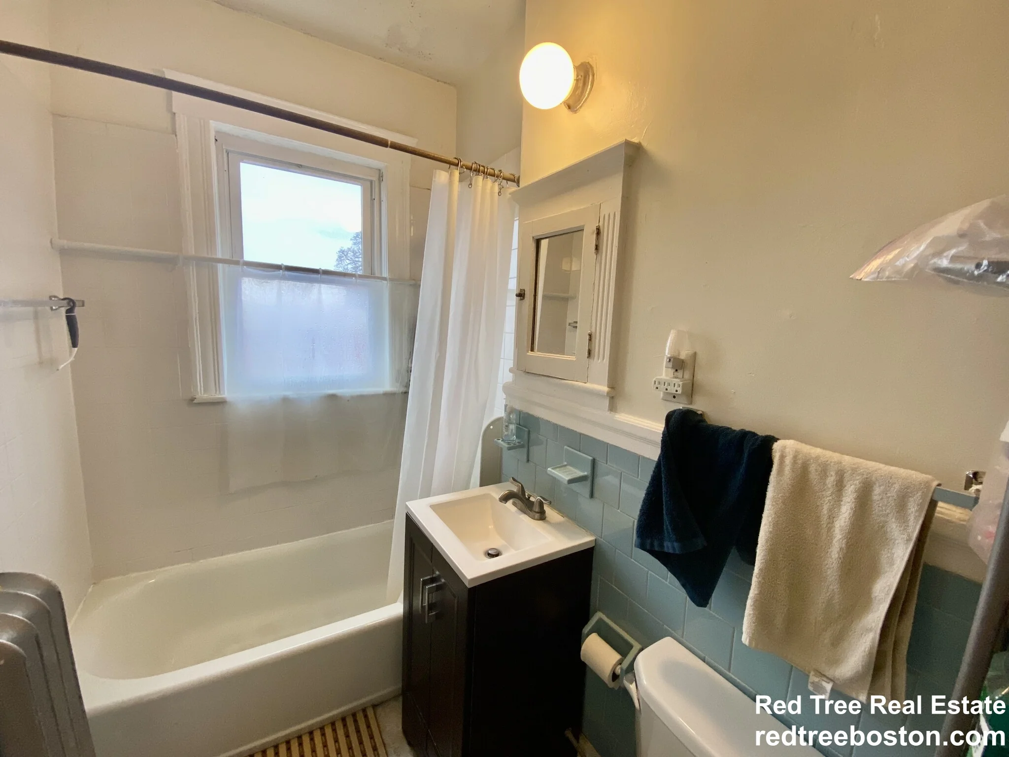 3 bed, 1 bath apartment for rent at 11 Parkton Rd Unit 3, Jamaica Hills — photo 9 of 16