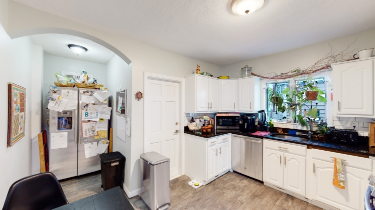 3 bed, 1 bath apartment for rent at 11 Partridge Ave Unit 1, Magoun Square — photo 2 of 10