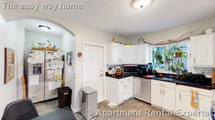 3 bed, 1 bath apartment for rent at 11 Partridge Ave Unit 3, Magoun Square