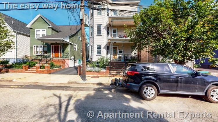 3 bed, 1 bath apartment for rent at 11 Partridge Ave Unit 3, Magoun Square — photo 6 of 7