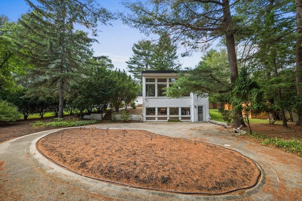 4 bed, 3 bath apartment for rent at 11 Patterson Rd Unit 11, Lexington — photo 2 of 26
