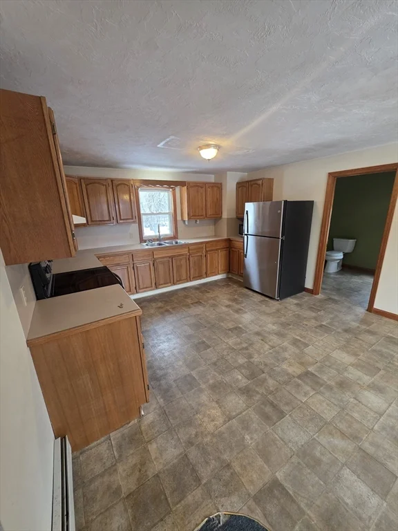 2 bed, 1 bath apartment for rent at 11 Pearl St Unit 3, Middleboro — photo 1 of 19