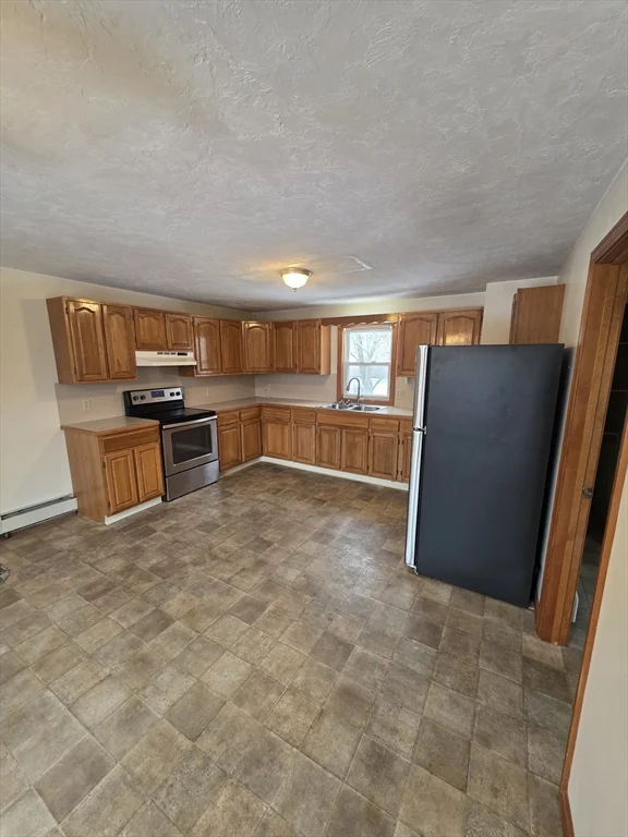 2 bed, 1 bath apartment for rent at 11 Pearl St Unit 3, Middleboro — photo 2 of 19