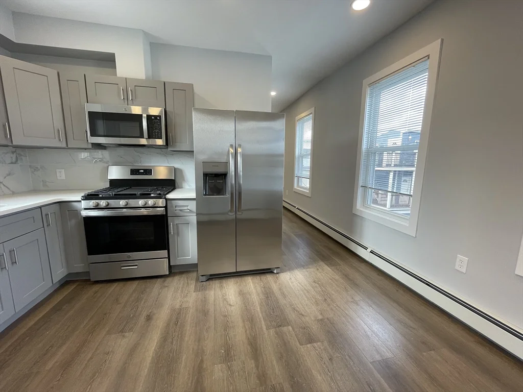 4 bed, 2 bath apartment for rent at 11 Pearl Ter Unit 2, Somerville — photo 3 of 11