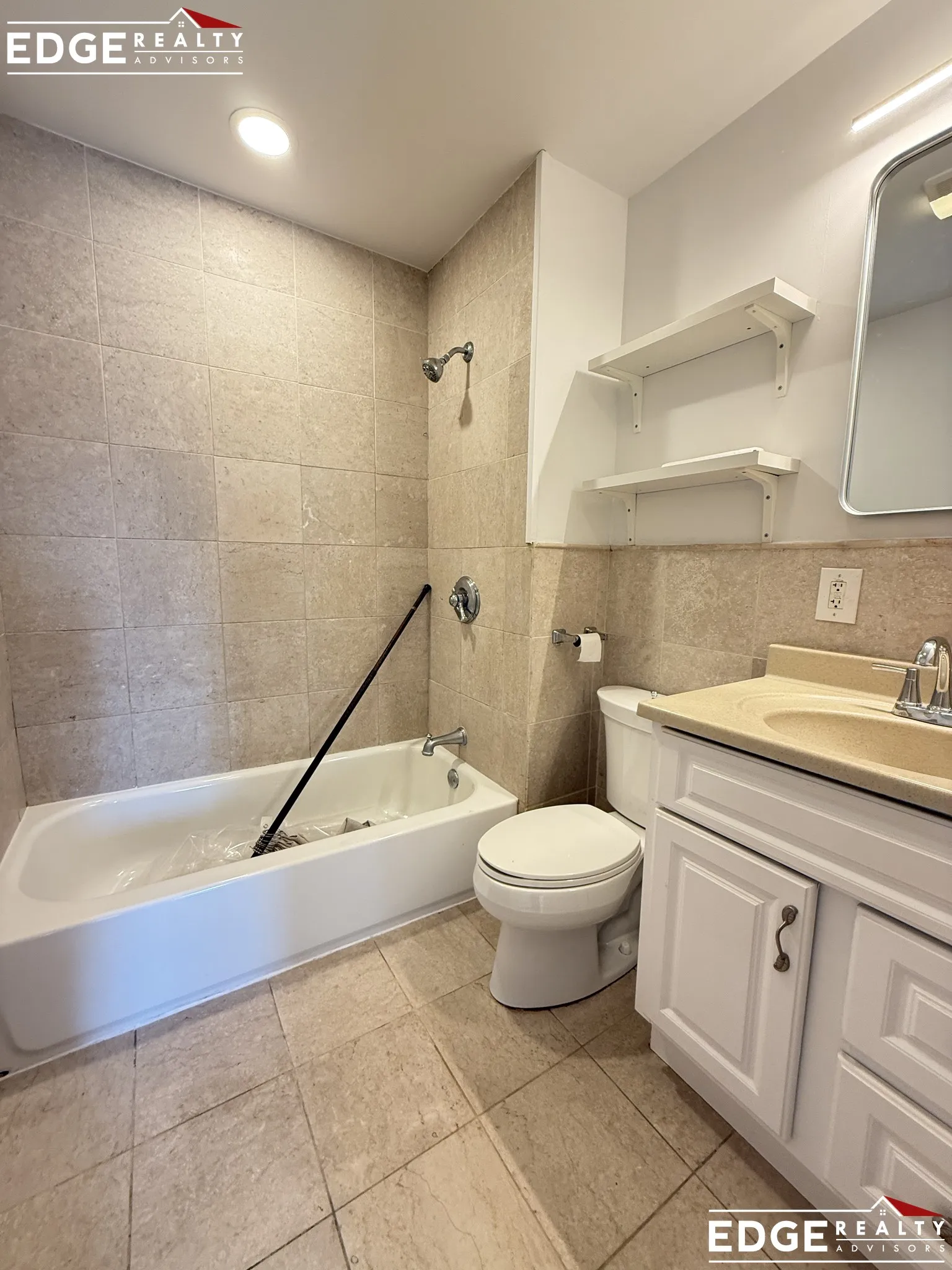 3 bed, 1.5 bath apartment for rent at 11 Pennsylvania Ave Unit 1, Newton Upper Falls — photo 8 of 17