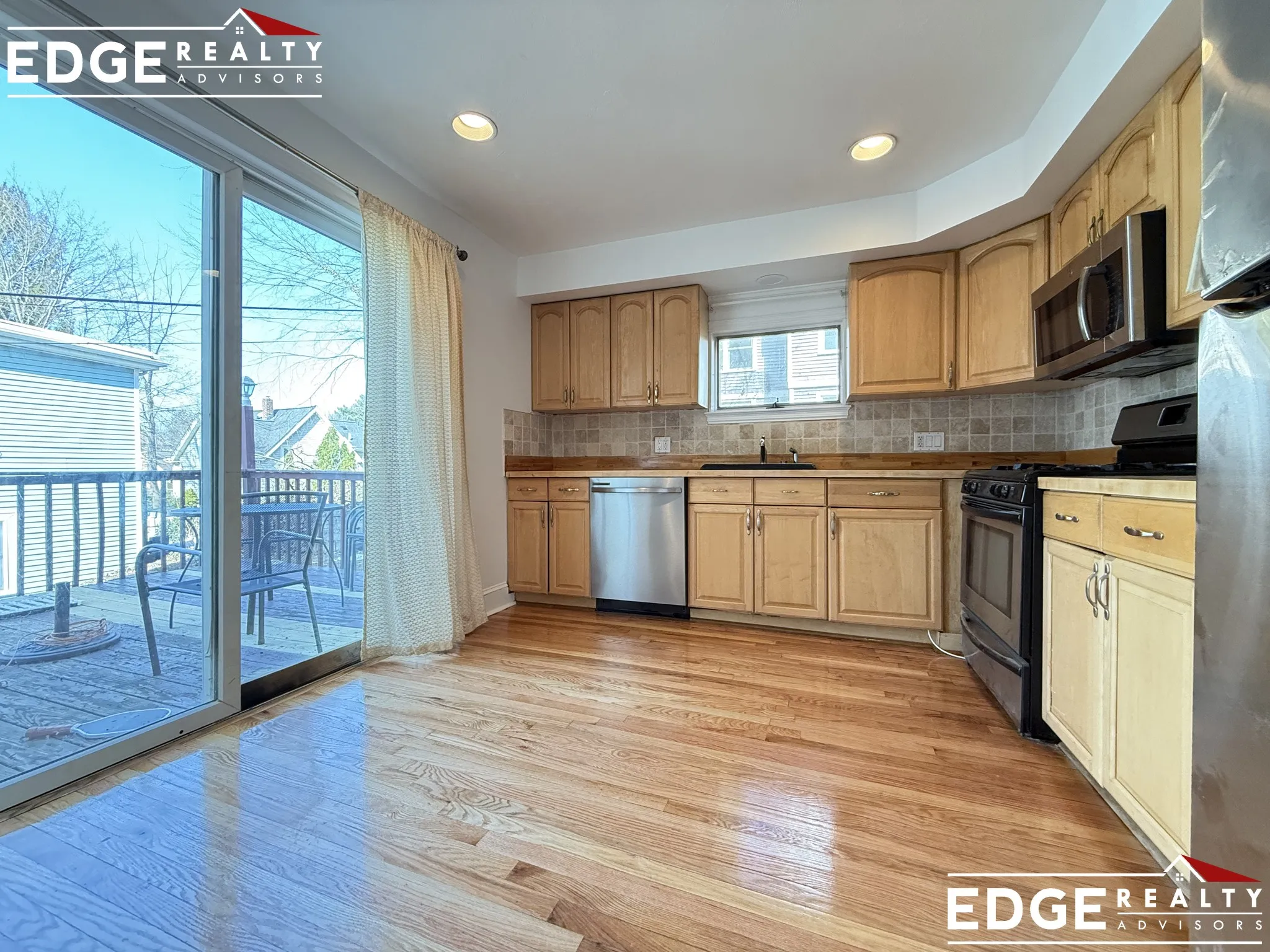 3 bed, 1.5 bath apartment for rent at 11 Pennsylvania Ave Unit 1, Newton Upper Falls — photo 2 of 17