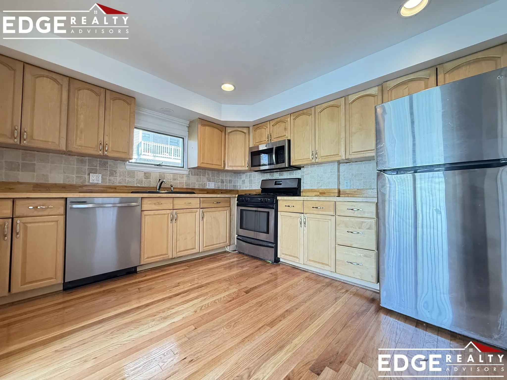 3 bed, 1.5 bath apartment for rent at 11 Pennsylvania Ave Unit 1, Newton Upper Falls — photo 1 of 17
