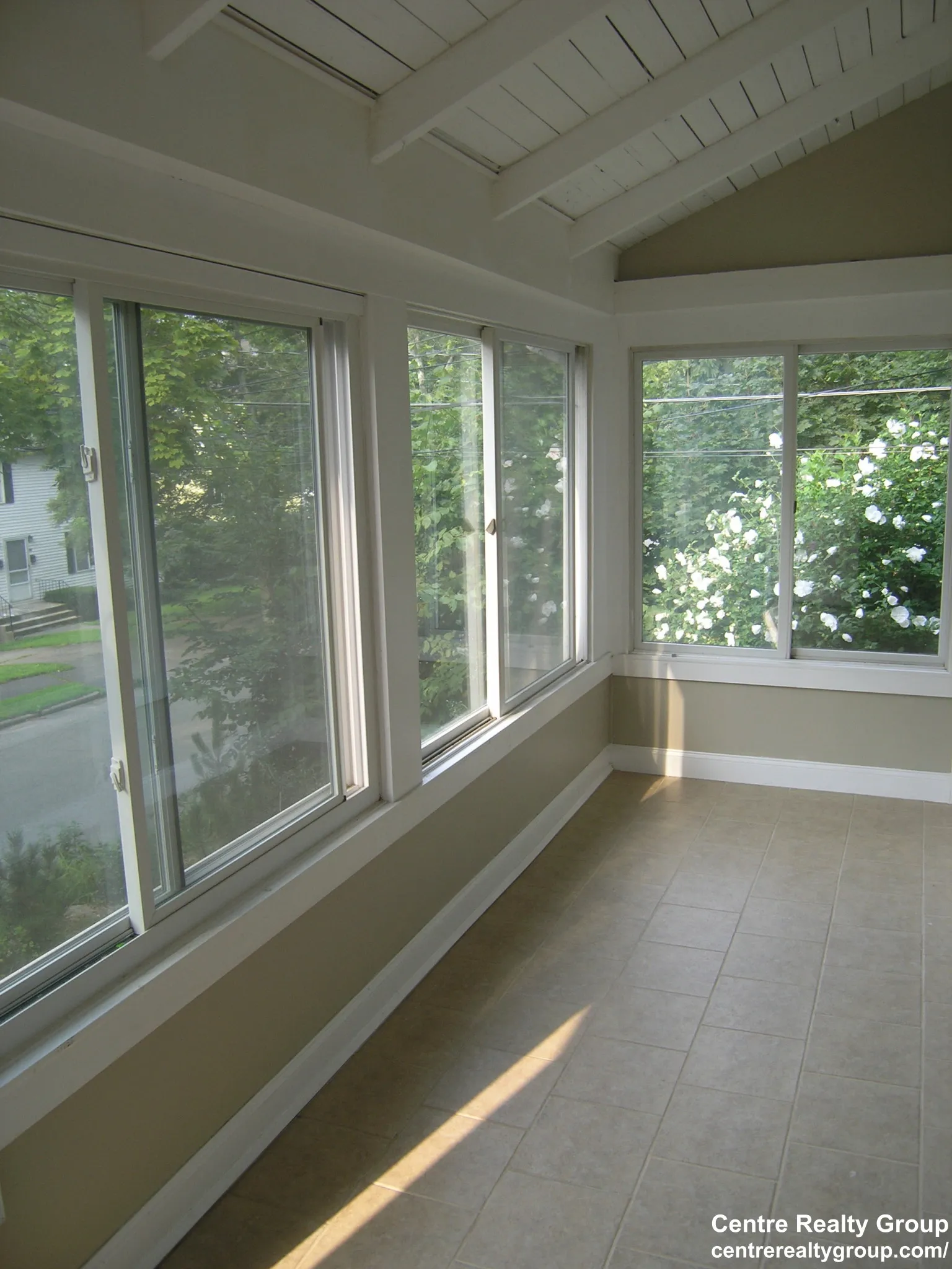 3 bed, 1.5 bath apartment for rent at 11 Pennsylvania Ave Unit 11, Newton Upper Falls — photo 3 of 13