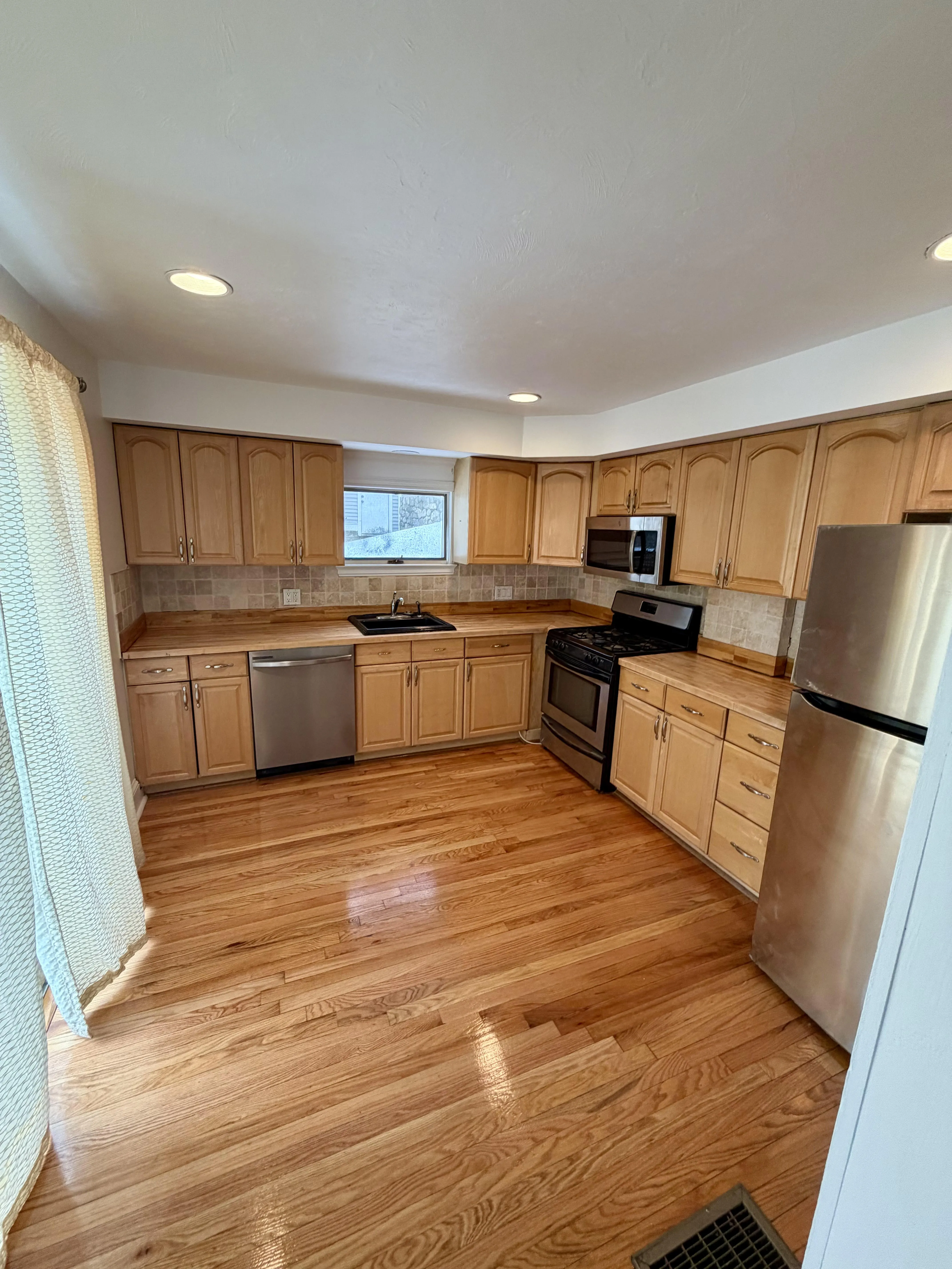 3 bed, 1.5 bath apartment for rent at 11 Pennsylvania Ave Unit 11, Newton Upper Falls — photo 2 of 13