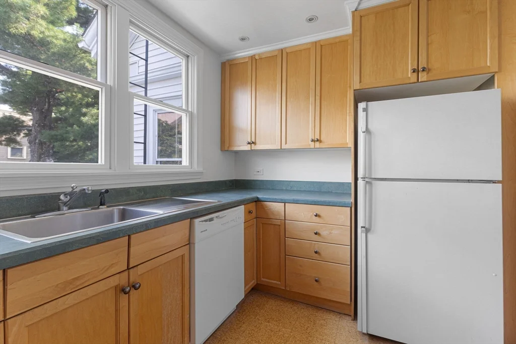 4 bed, 2 bath apartment for rent at 11 Perry Unit 2, Central Square — photo 7 of 17