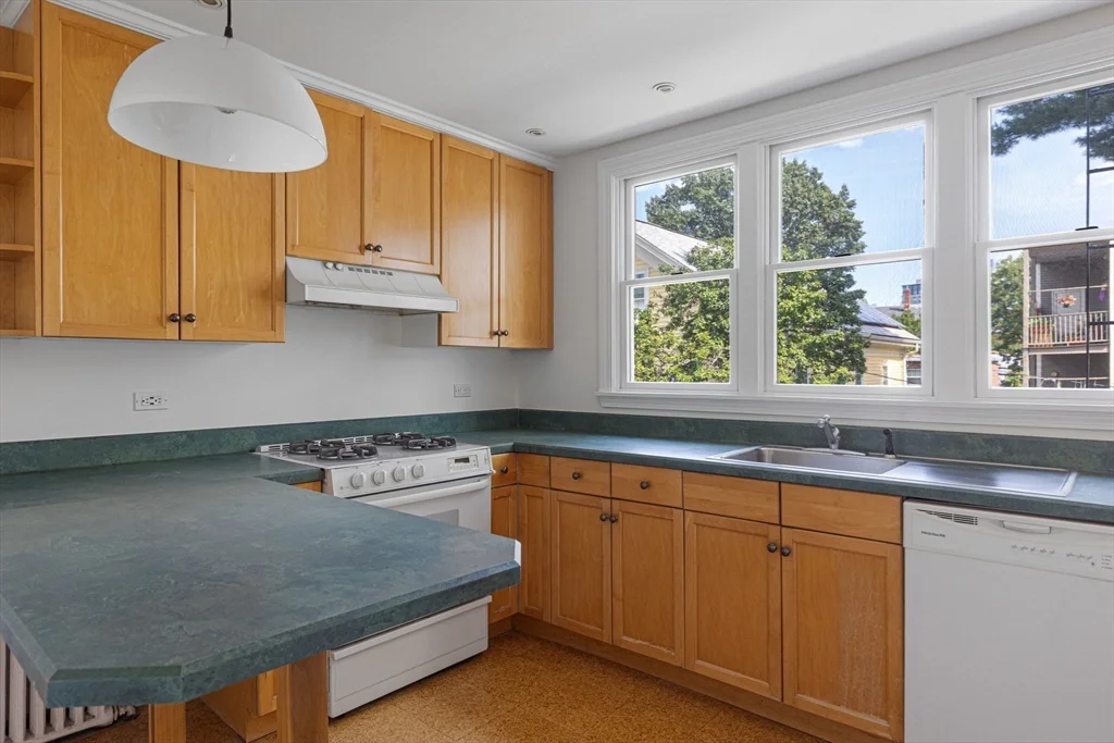 4 bed, 2 bath apartment for rent at 11 Perry Unit 2, Central Square — photo 6 of 17