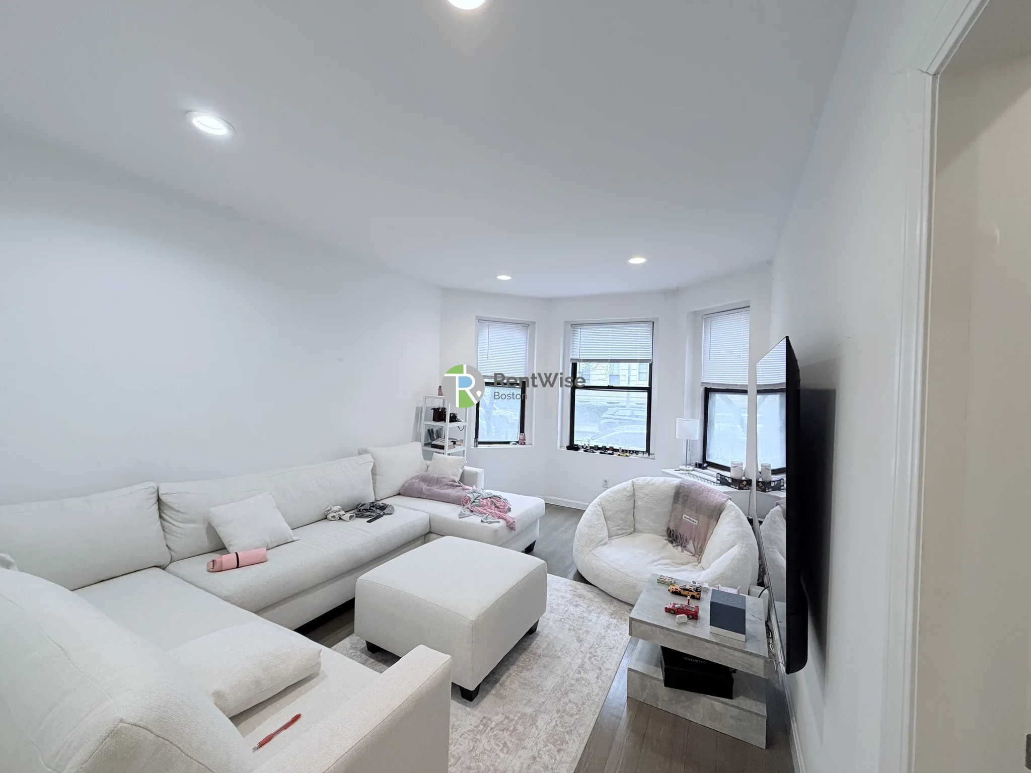 1 bed, 1 bath apartment for rent at 11 Peterborough St Unit 1, Fenway — photo 1 of 11