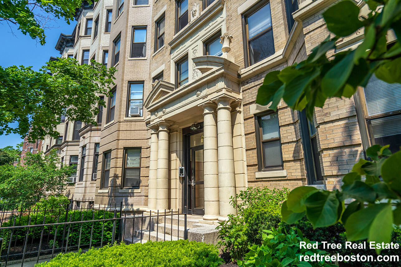 1 bed, 1 bath apartment for rent at 11 Peterborough St Unit 12, Fenway — photo 1 of 3