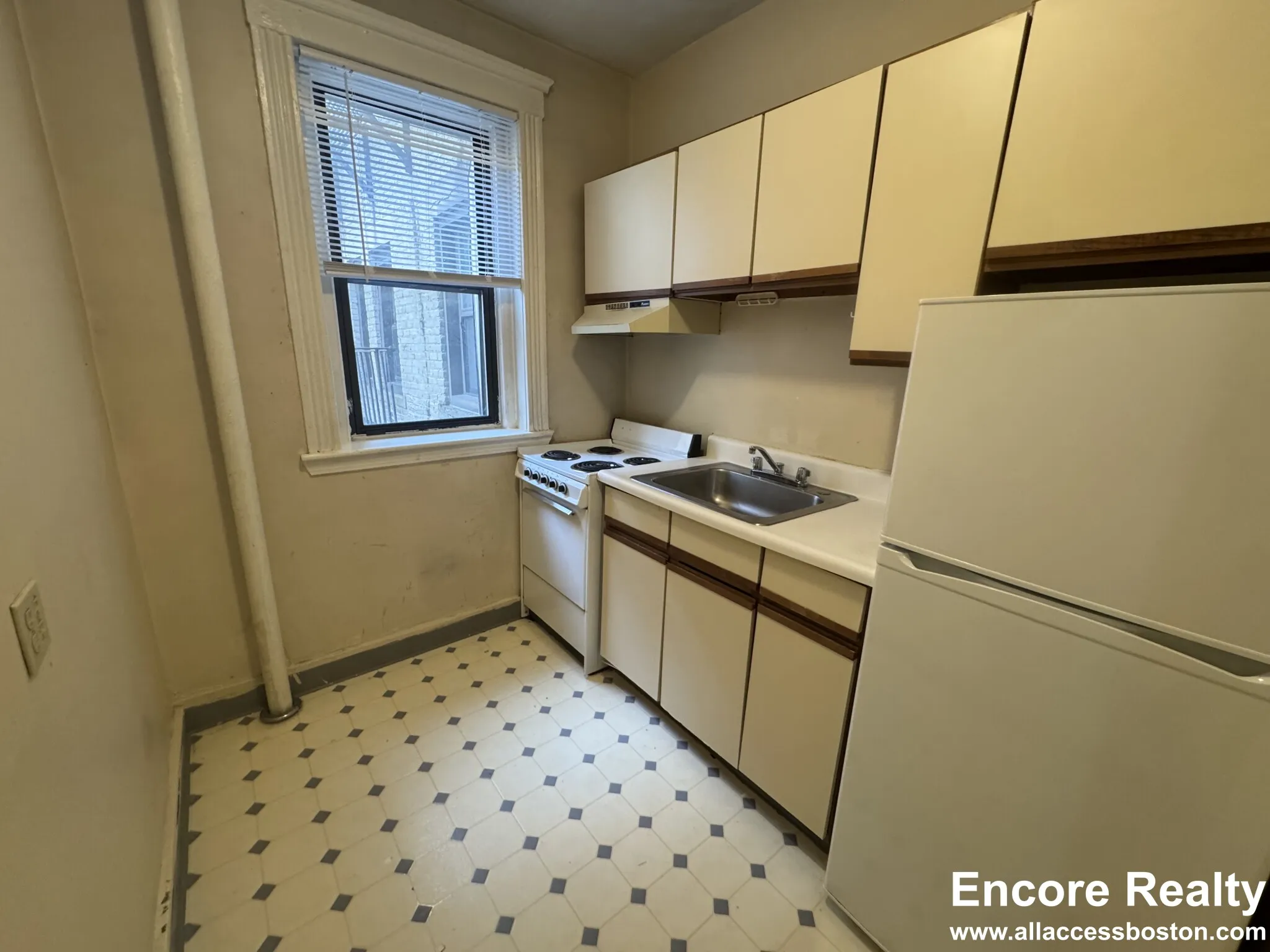 Studio bed, 1 bath apartment for rent at 11 Peterborough St Unit 13, Fenway — photo 3 of 8