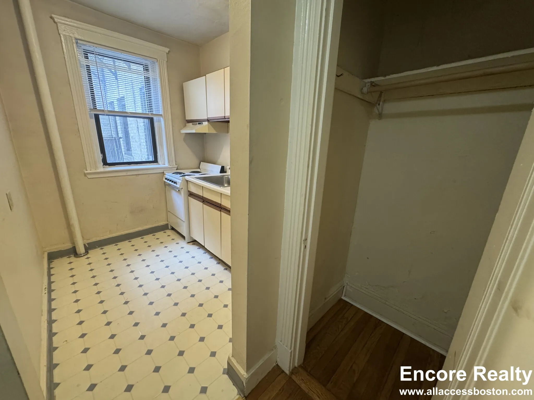 Studio bed, 1 bath apartment for rent at 11 Peterborough St Unit 13, Fenway — photo 5 of 8