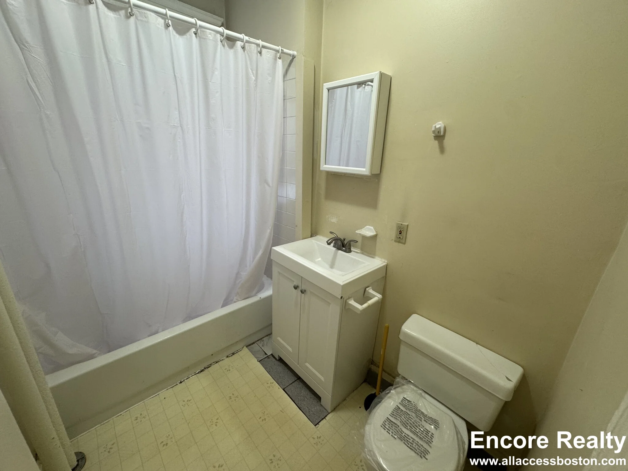 Studio bed, 1 bath apartment for rent at 11 Peterborough St Unit 13, Fenway — photo 6 of 8
