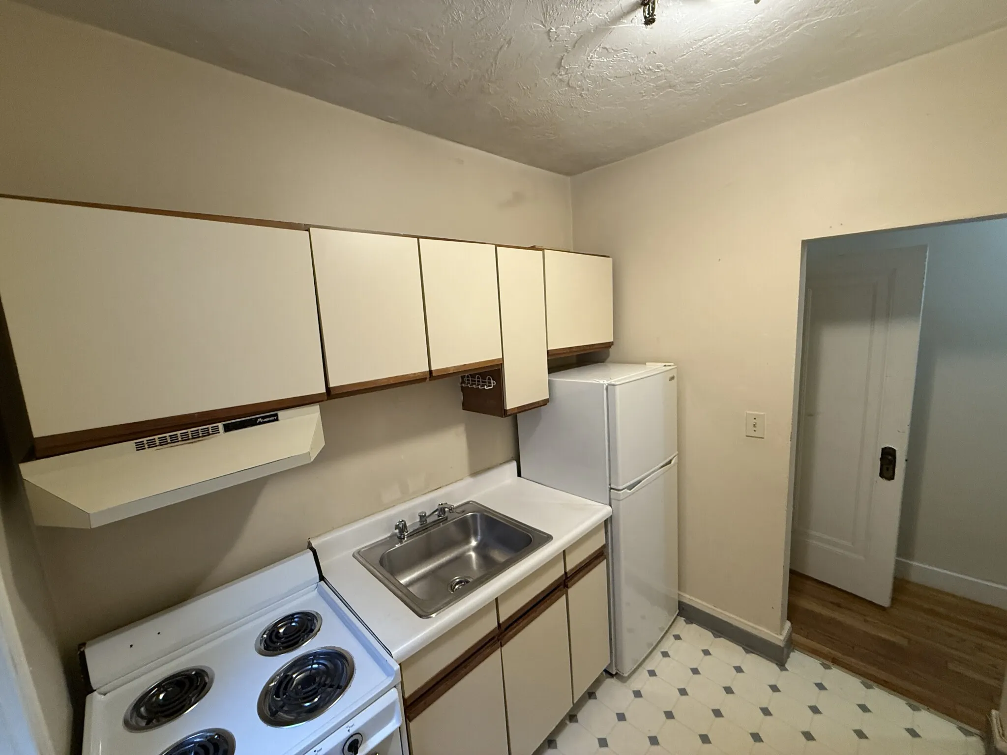 Studio bed, 1 bath apartment for rent at 11 Peterborough St Unit 15, Fenway — photo 6 of 9