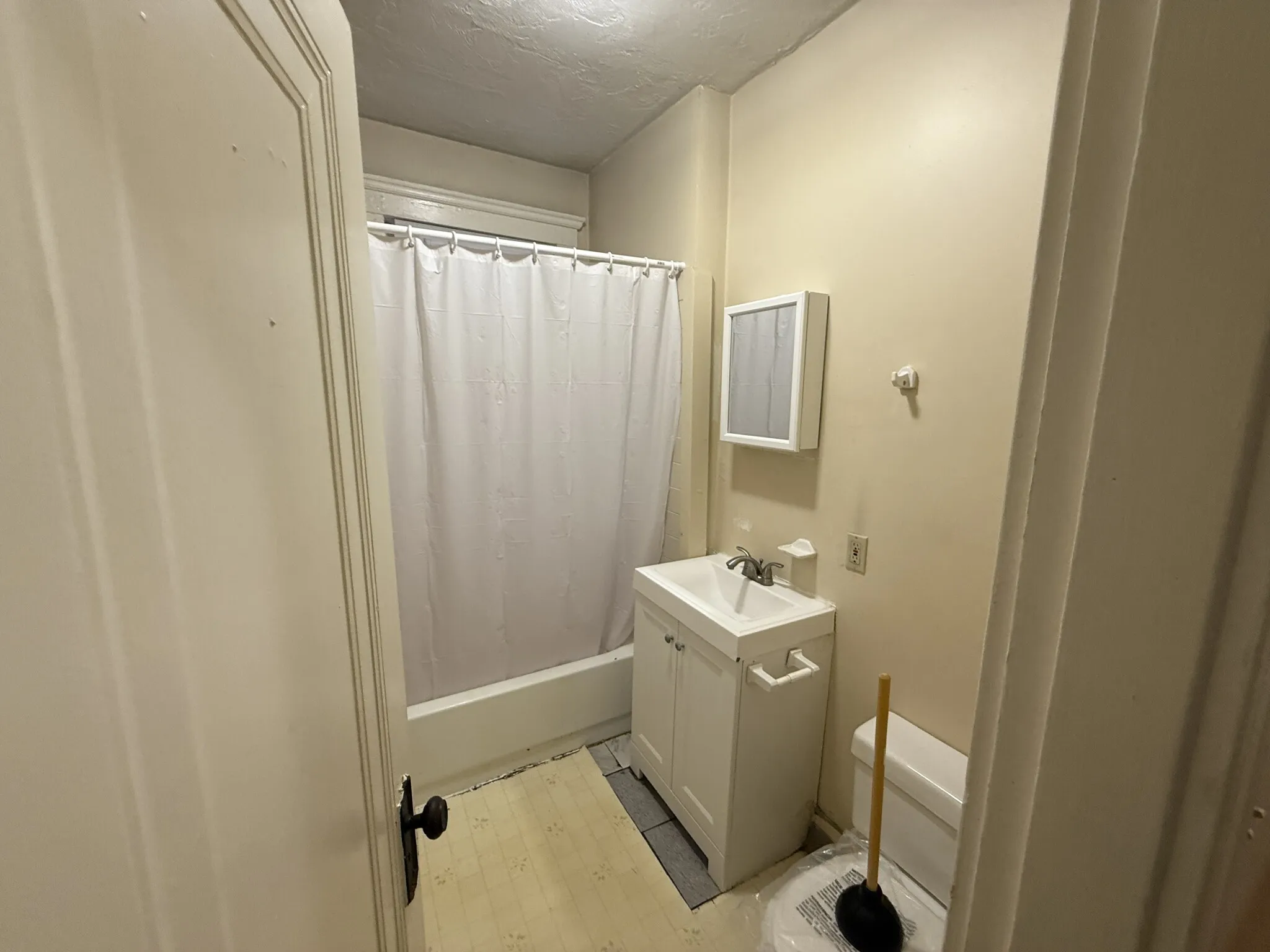 Studio bed, 1 bath apartment for rent at 11 Peterborough St Unit 15, Fenway — photo 3 of 9