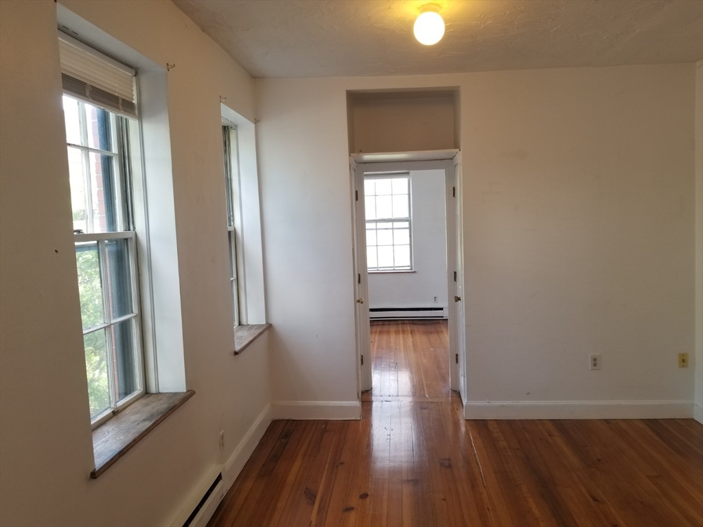 2 bed, 1 bath apartment for rent at 11 Phillips St Unit 7, Beacon Hill — photo 15 of 23