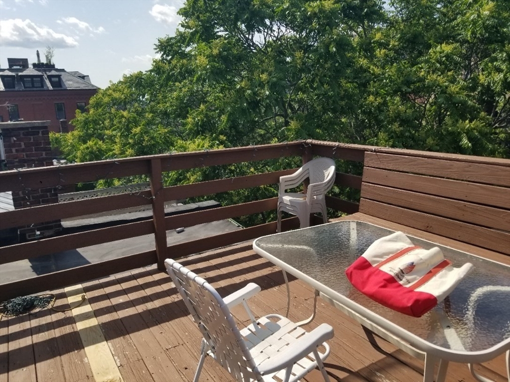 2 bed, 1 bath apartment for rent at 11 Phillips St Unit 7, Beacon Hill — photo 22 of 23