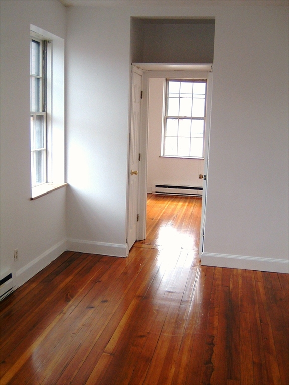 2 bed, 1 bath apartment for rent at 11 Phillips St Unit 7, Beacon Hill — photo 12 of 23
