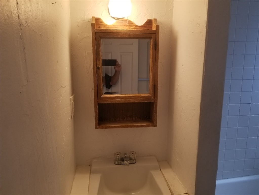 2 bed, 1 bath apartment for rent at 11 Phillips St Unit 7, Beacon Hill — photo 16 of 23