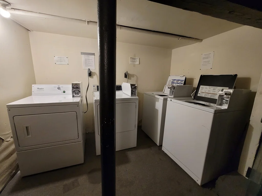 2 bed, 1 bath apartment for rent at 11 Phillips Unit 8, Beacon Hill — photo 12 of 14