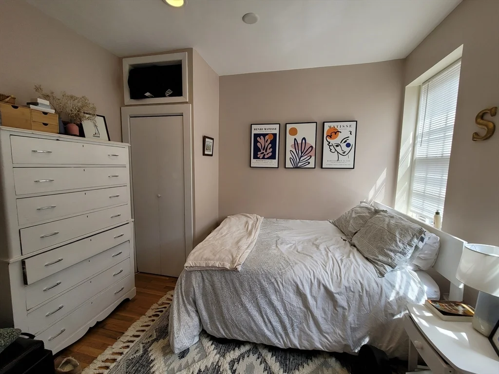2 bed, 1 bath apartment for rent at 11 Phillips Unit 8, Beacon Hill — photo 5 of 14