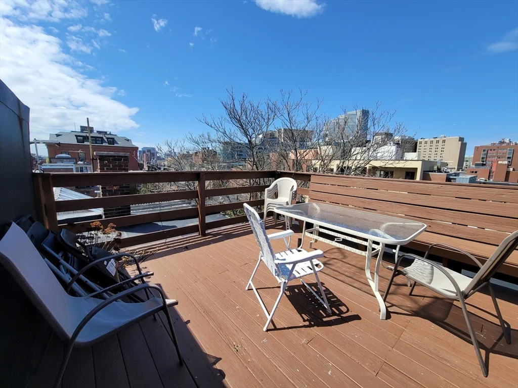2 bed, 1 bath apartment for rent at 11 Phillips Unit 8, Beacon Hill — photo 9 of 14