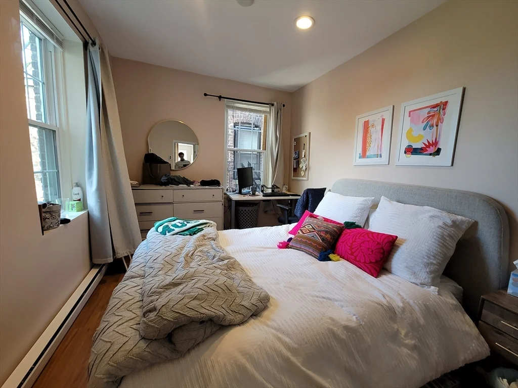 2 bed, 1 bath apartment for rent at 11 Phillips Unit 8, Beacon Hill — photo 7 of 14