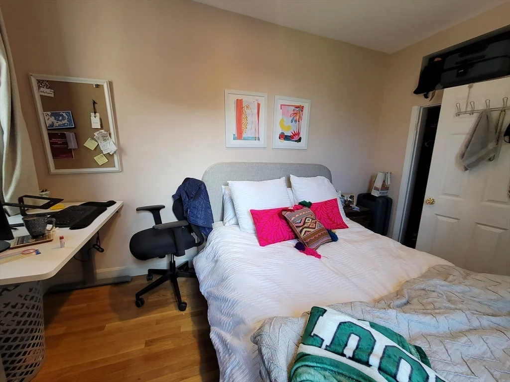 2 bed, 1 bath apartment for rent at 11 Phillips Unit 8, Beacon Hill — photo 8 of 14