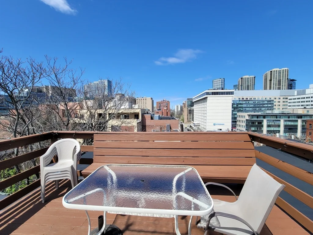2 bed, 1 bath apartment for rent at 11 Phillips Unit 8, Beacon Hill — photo 10 of 14